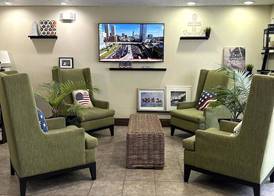 Days Inn by Wyndham Great Lakes Naval Base 4