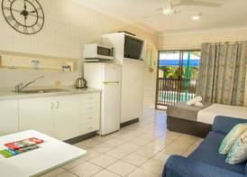 Tropical Palms Resort & 4WD Hire 5