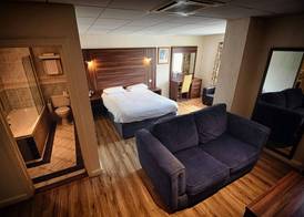 Oliver Cromwell Hotel 5