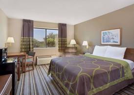 Super 8 by Wyndham Charles City 4