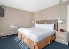 Clearwater Lakeshore Motel 5