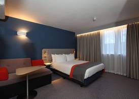 Knowsley Inn & Lounge 5
