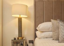 Deluxe Apt - Beautiful River View, Balcony &Free Secure Parking 4