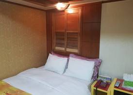 Couple Motel 3