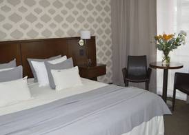 Ian Hotel 5