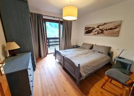 Apartment With Balcony and Mountain Views 2