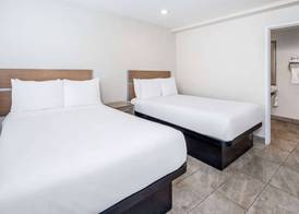Super 8 by Wyndham Bakersfield CA Near Airport 4