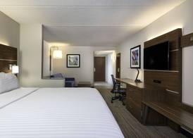Holiday Inn Express & Suites CHARLOTTE ARPT-BELMONT by IHG 3