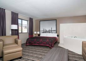 Super 8 by Wyndham Spirit Lake/Okoboji 4