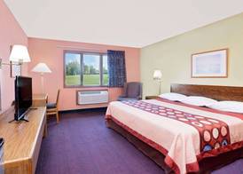 Super 8 by Wyndham Sturgeon Bay 4