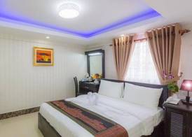 Seventh Heaven Hotel and High Bar 3