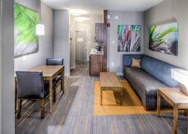 Holiday Inn Express & Suites CLEVELAND WEST - WESTLAKE by IHG 5