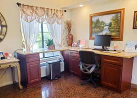 Howard Johnson by Wyndham Pasadena 3