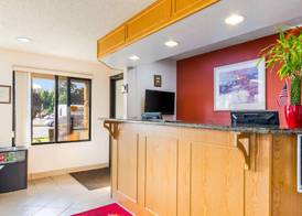Econo Lodge Norwalk 4