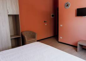 Queen Hotel 4