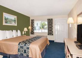 Travelodge by Wyndham Los Banos CA 5