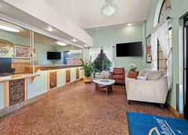 Howard Johnson by Wyndham Pasadena 4