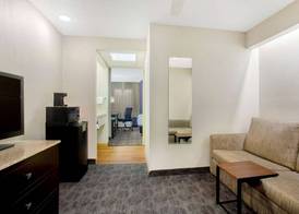 La Quinta by Wyndham Springfield South 3