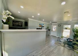 Aura Inn Monterey 5