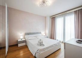 Emilia Suite Street 2