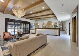 Best Western Plus Sunset Plaza Hotel 2