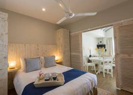 Le Nautique Beachfront Apartments 3