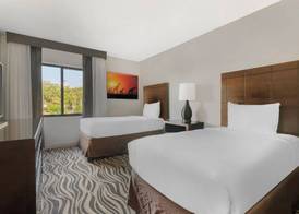 Parkway International Resort by Coolvacay 5