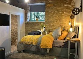 The Old Stables 4