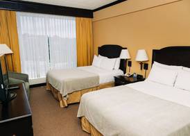 Plaza Hotel and Suites 5