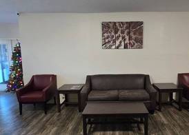 HomeTowne Studios by Red Roof LaGrange 4