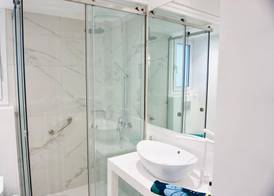 SOPHISTICATED MODERN APT IN ATHENS 4