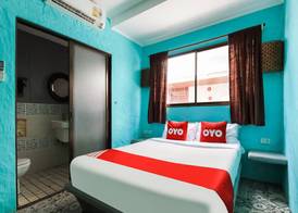 OYO 1103 Pirates House Hotel 4