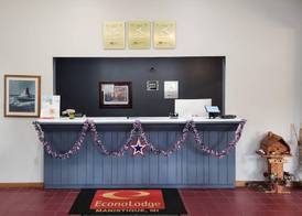 Econo Lodge Lakeshore 2