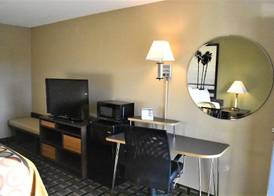 Super 8 by Wyndham Ocala I-75 5