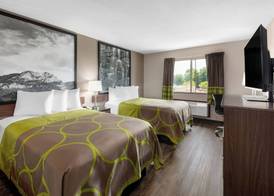 Super 8 by Wyndham Fairmont 5