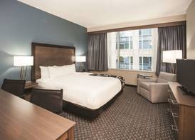 La Quinta Inn & Suites by Wyndham Chicago Downtown 5