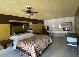 Savannah Inn and Suites 4