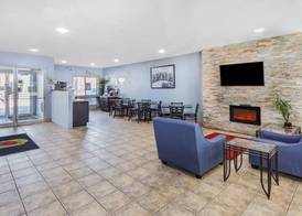 Super 8 by Wyndham Kokomo 5