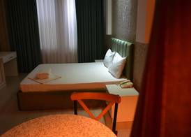 Perron Hotel 3