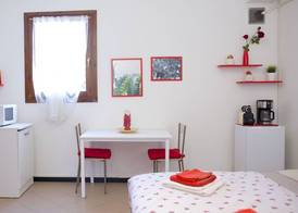 Studio-Sleeps 2-AirCon-Town Centre-Free Parking 5