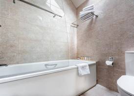 Woodenbridge Hotel and Lodge 4