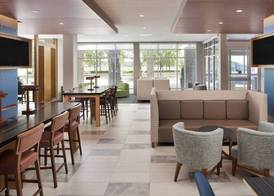 Holiday Inn Express & Suites PORTLAND AIRPORT by IHG 2