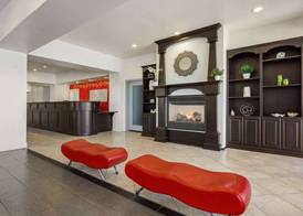 Ramada by Wyndham Marina 4