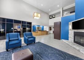 Comfort Suites London South 3