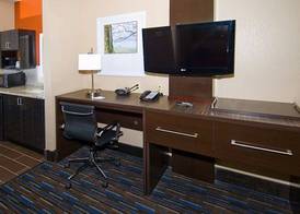 Holiday Inn Express & Suites FULTON by IHG 4