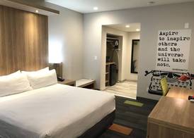 Rodeway Inn near Melrose Ave 4