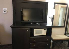 Clarion Pointe Medford 4