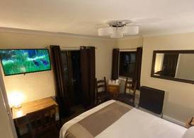 The Redwell Inn 4