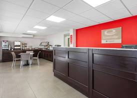 Econo Lodge Airport - RJ Stadium 3