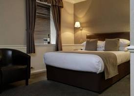 The Oaks Hotel 5